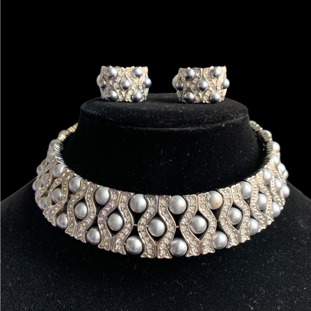 Pearl necklace earrings